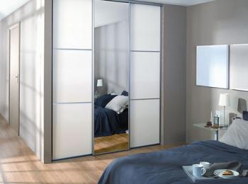 Встроенный шкаф-купе 001 для спальной комнаты в современном стиле